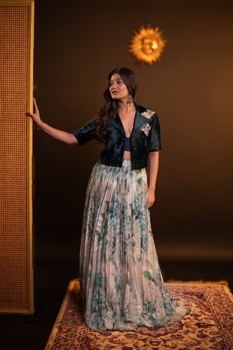 Crop top and skirt with the coat