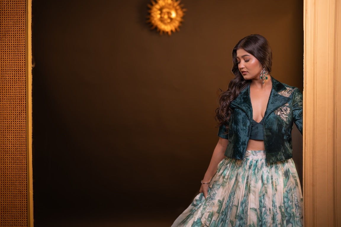 Crop top and skirt with the coat