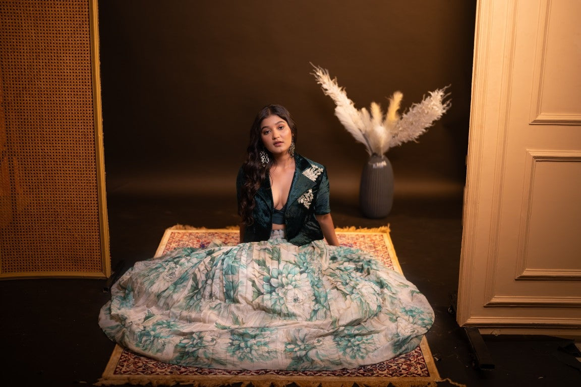 Crop top and skirt with the coat