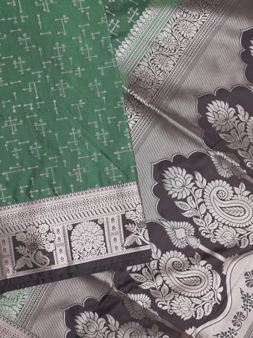 Kanchi pattu saree bottle green color allover zari weaves & zari border with rich pallu and plain blouse