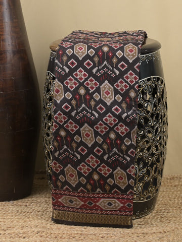 Maheshwari fancy saree black color with allover patola design & small zari border and contrast printed blouse