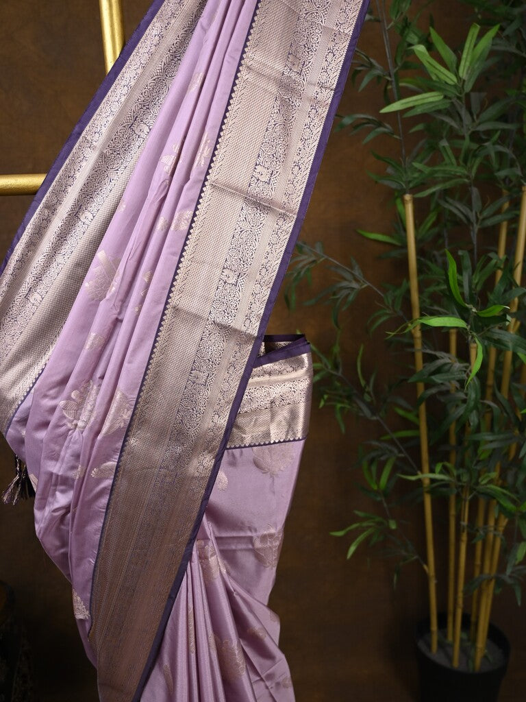 Kanchi pattu saree light lavender color allover zari weaves & kanchi border with rich pallu and contrast plain blouse