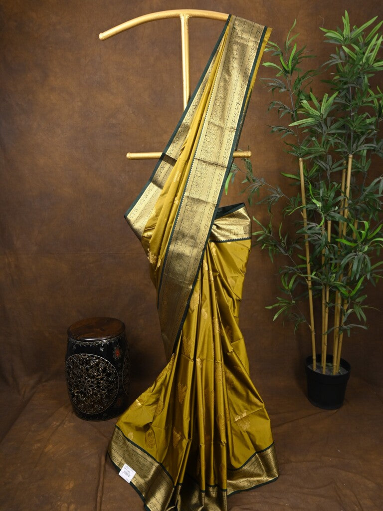 Kanchi pattu saree yellowish green color allover zari weaves & kanchi border with rich pallu and contrast plain blouse