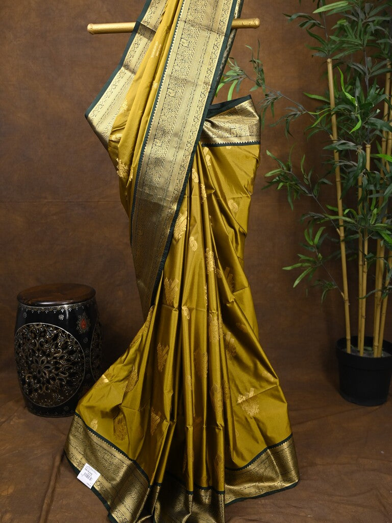 Kanchi pattu saree yellowish green color allover zari weaves & kanchi border with rich pallu and contrast plain blouse
