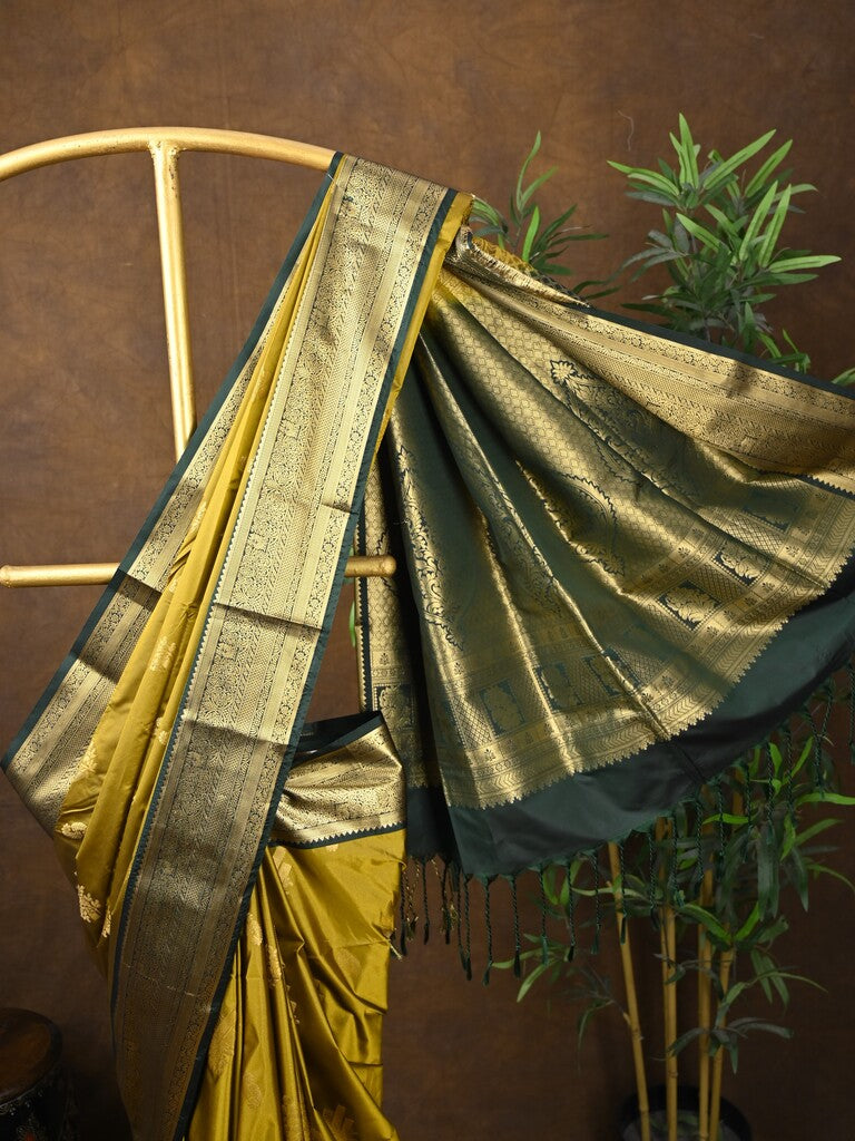 Kanchi pattu saree yellowish green color allover zari weaves & kanchi border with rich pallu and contrast plain blouse
