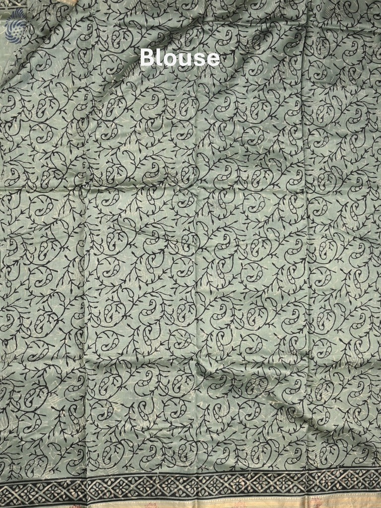 Maheshwari fancy saree grey color allover prints & zari border with printed pallu and printed blouse