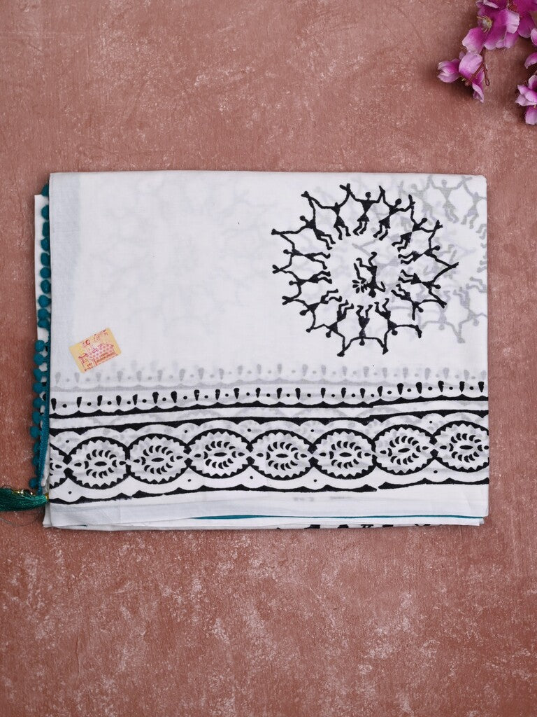 Mul cotton saree white color allover prints & printed border with printed pallu and plain contrast blouse