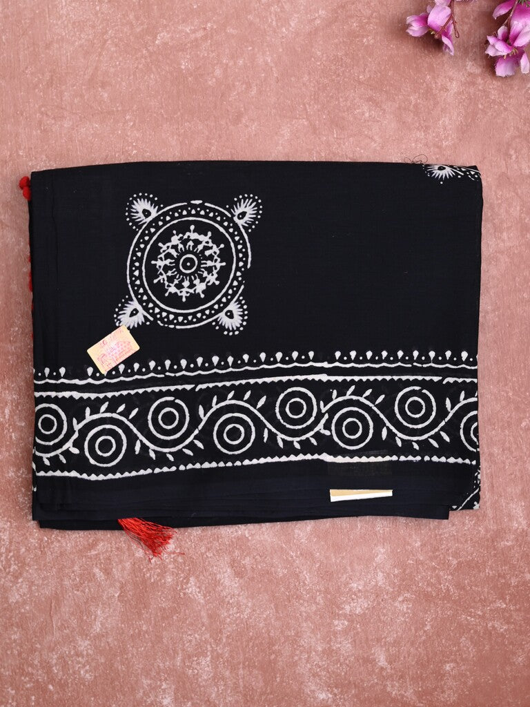 Mul cotton saree black color allover prints & printed border with printed pallu and plain contrast blouse