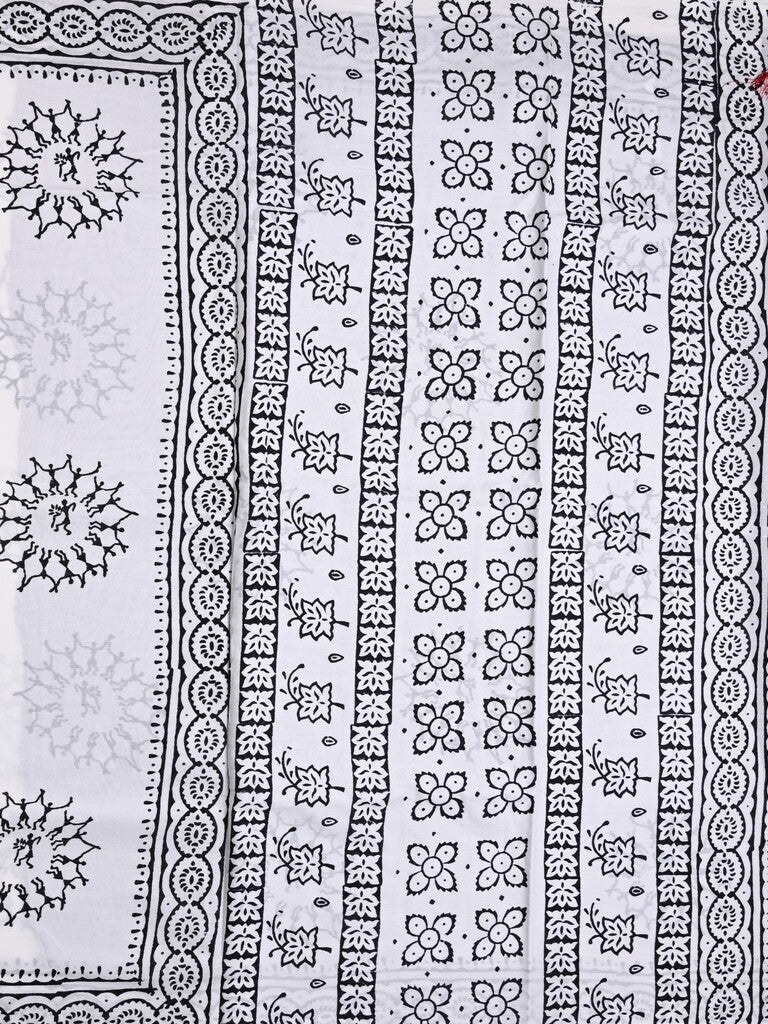 Mul cotton saree white color allover prints & printed border with printed pallu and plain contrast blouse