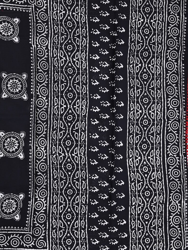 Mul cotton saree black color allover prints & printed border with printed pallu and plain contrast blouse