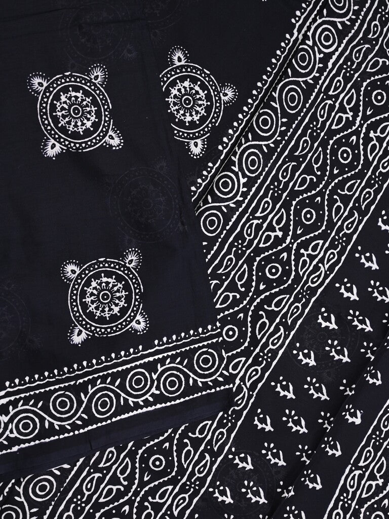 Mul cotton saree black color allover prints & printed border with printed pallu and plain contrast blouse
