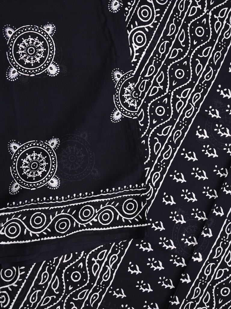 Mul cotton saree black color allover prints & printed border with printed pallu and plain contrast blouse