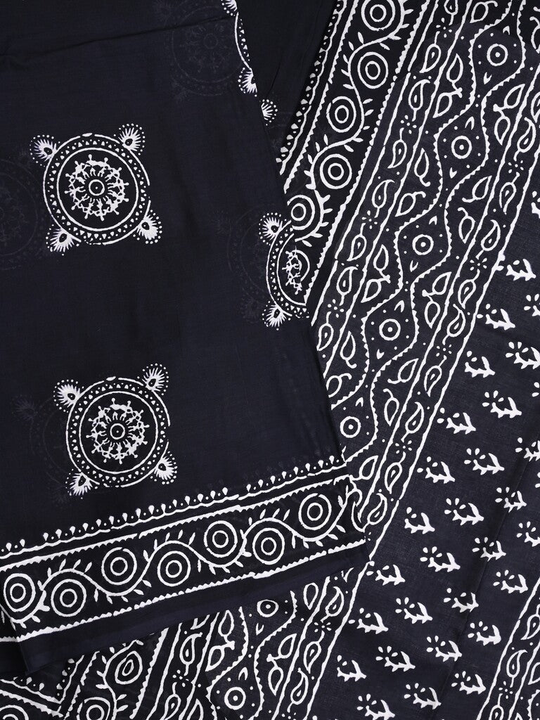 Mul cotton saree black color allover prints & printed border with printed pallu and plain contrast blouse