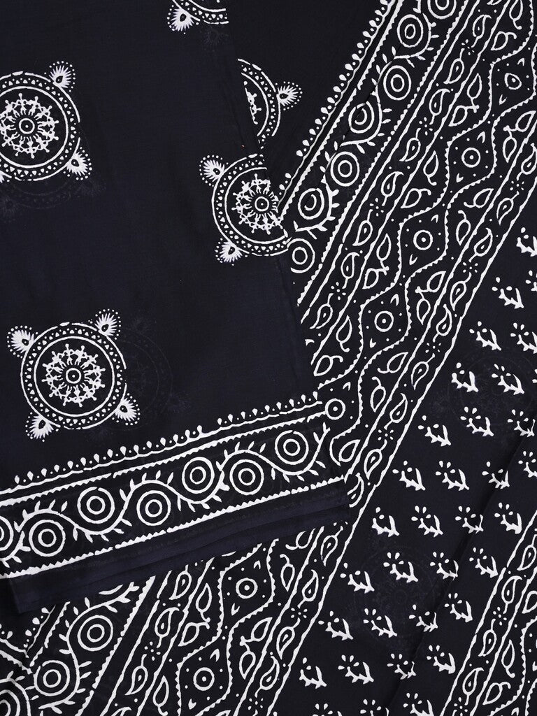 Mul cotton saree black color allover prints & printed border with printed pallu and plain contrast blouse