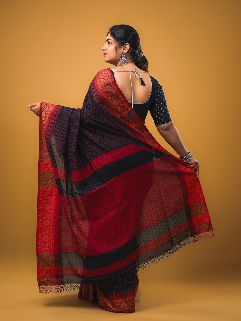 Jute kadhi cotton black color allover checks & contrast border with contrast pallu and running blouse