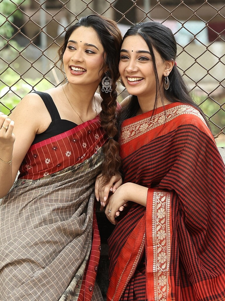 Dhaka cotton saree in grey color with contrast border and contrast pallu