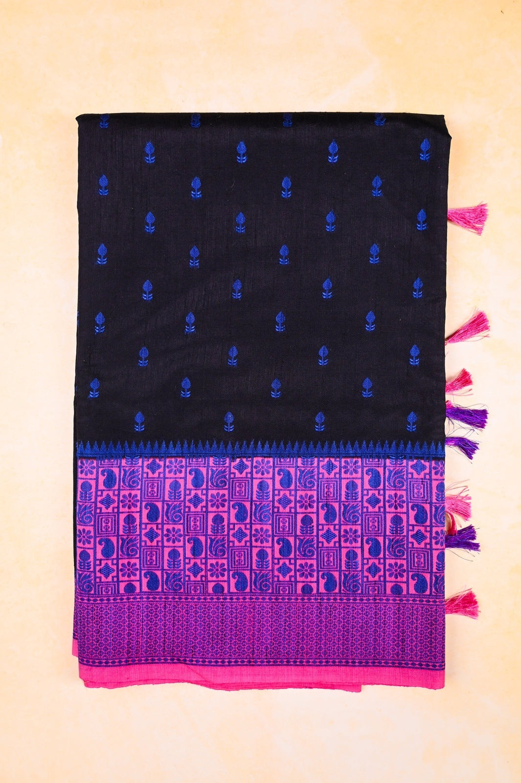 Jute silk saree black and pink color with allover zari motive weaves, big border, contrast pallu and plain blouse