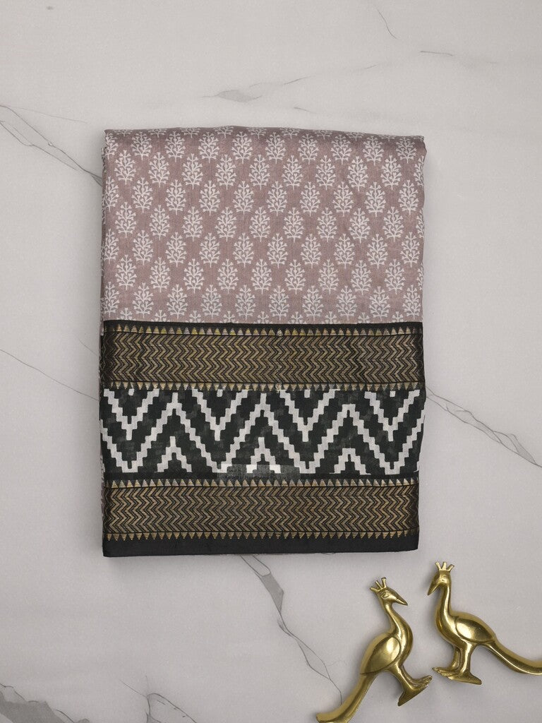 Maheshwari fancy saree light pinkish grey color allover prints & zari, printed border with contrast pallu and plain blouse