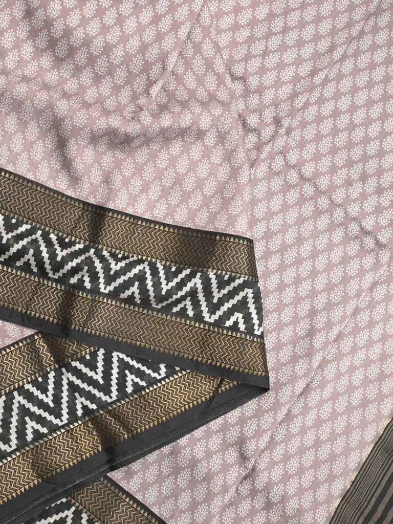 Maheshwari fancy saree light pinkish grey color allover prints & zari, printed border with contrast pallu and plain blouse