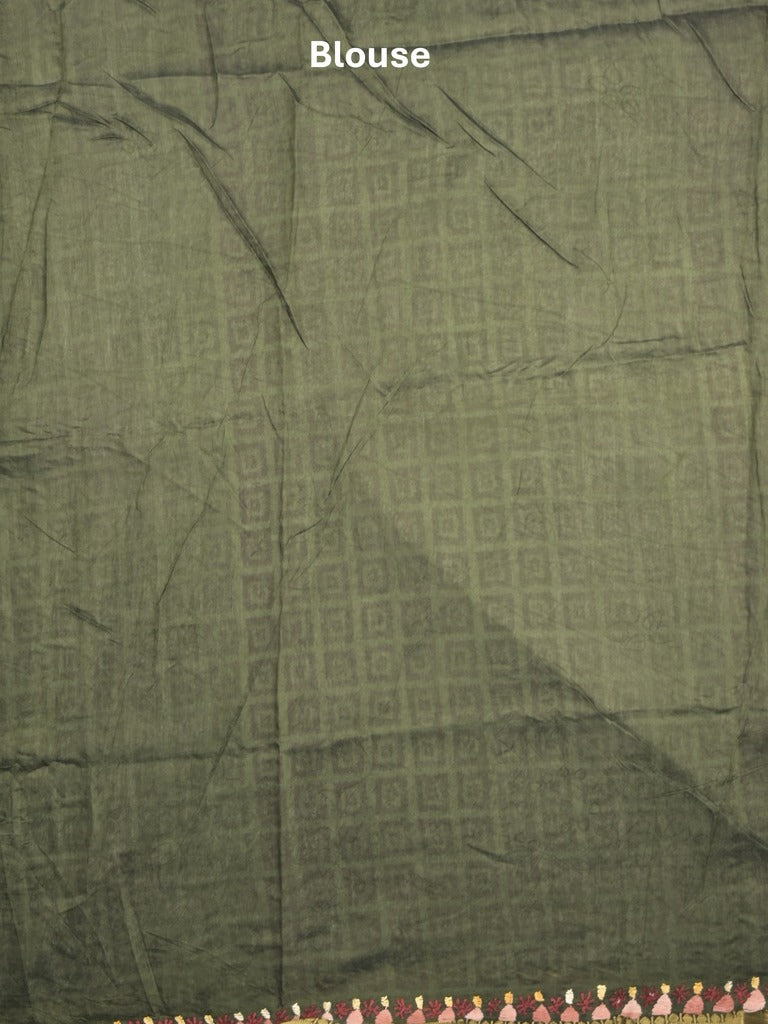 Maheshwari fancy saree in white color with allover prints & zari border with short pallu and contrast blouse