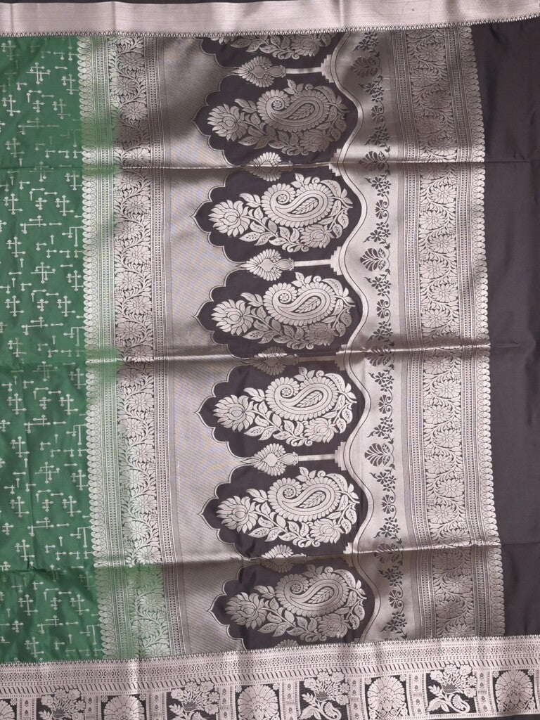 Kanchi pattu saree bottle green color allover zari weaves & zari border with rich pallu and plain blouse