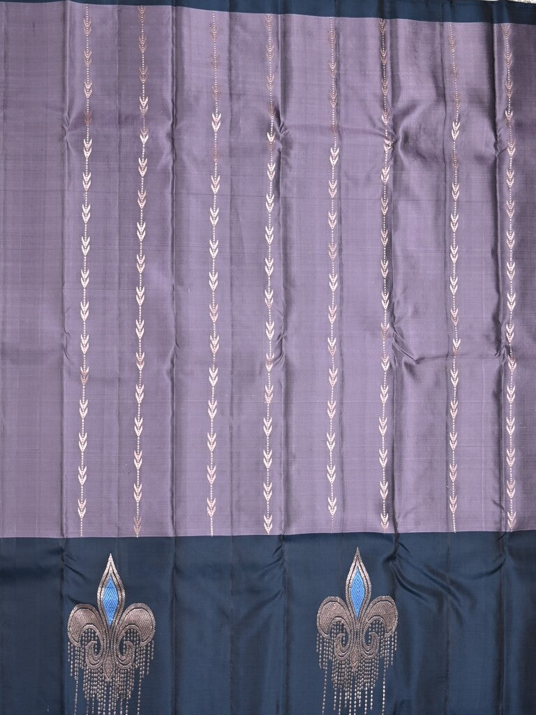 Kanchi pattu saree grey color allover zari motifs & zari border with rich pallu and contrast plain blouse