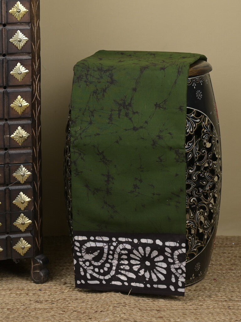 Maheswari cotton saree in bottle green color with contrast pallu and attached plain blouse