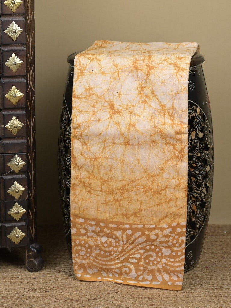 Maheswari cotton saree in white color with contrast pallu and attached plain blouse