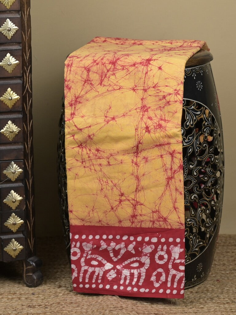 Maheswari cotton saree in light yellow color with contrast pallu and attached plain blouse