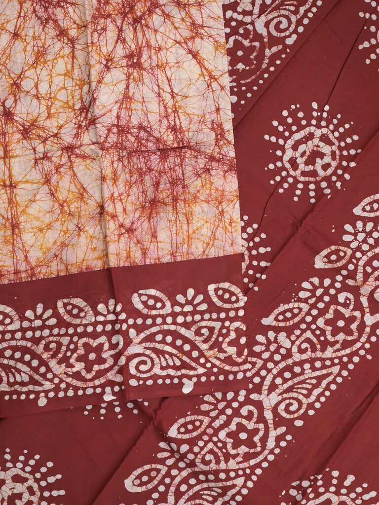 Maheswari cotton saree in cream color with contrast pallu and attached plain blouse