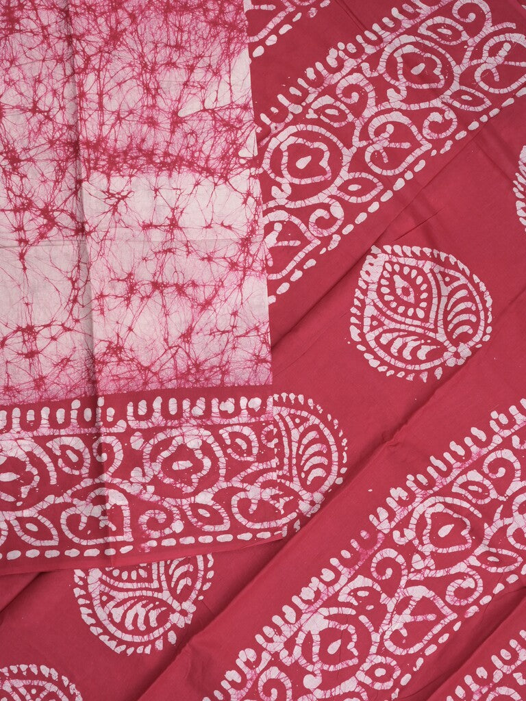 Maheswari cotton saree in white color with contrast pallu and attached plain blouse