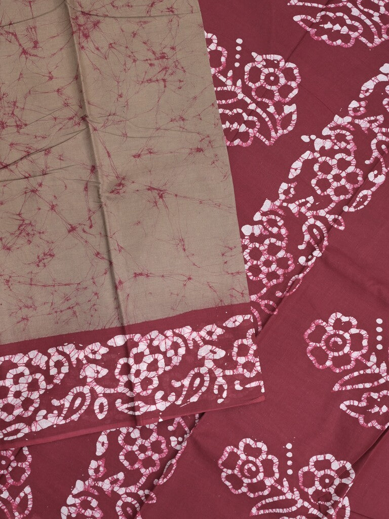 Maheswari cotton saree in dark beige color with contrast pallu and attached plain blouse