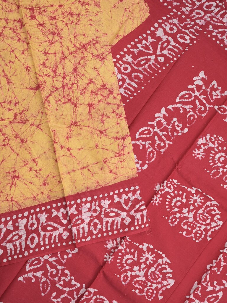 Maheswari cotton saree in light yellow color with contrast pallu and attached plain blouse