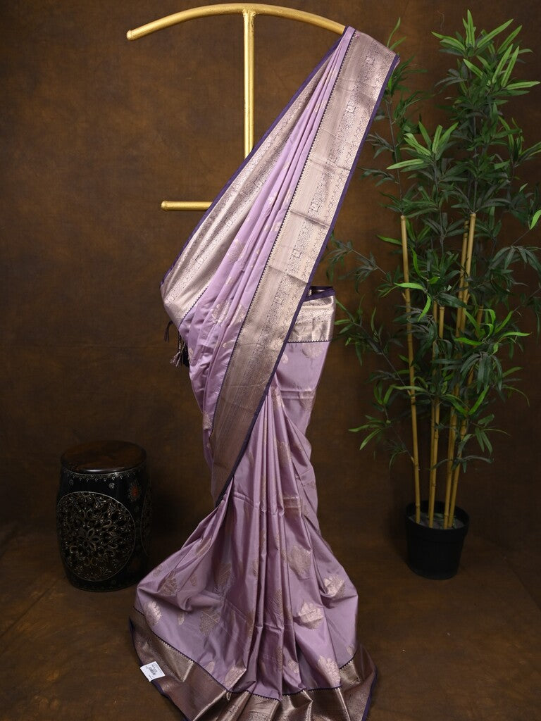 Kanchi pattu saree light lavender color allover zari weaves & kanchi border with rich pallu and contrast plain blouse