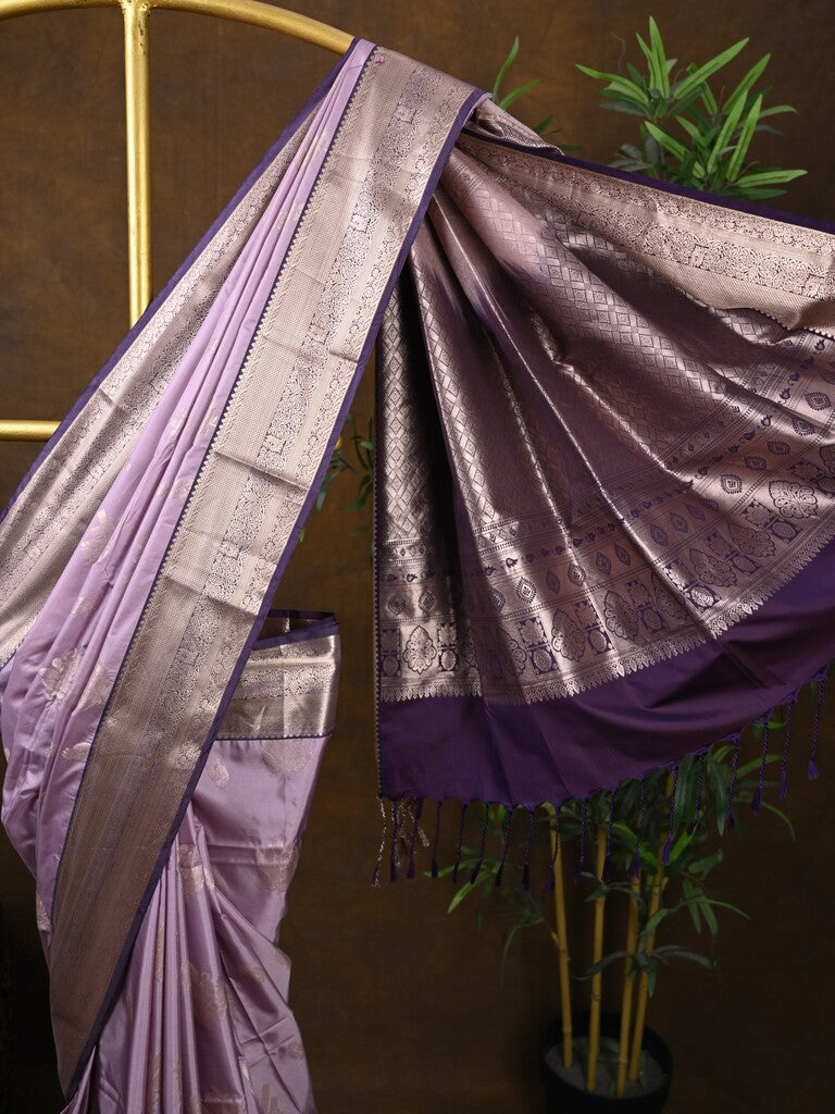 Kanchi pattu saree light lavender color allover zari weaves & kanchi border with rich pallu and contrast plain blouse