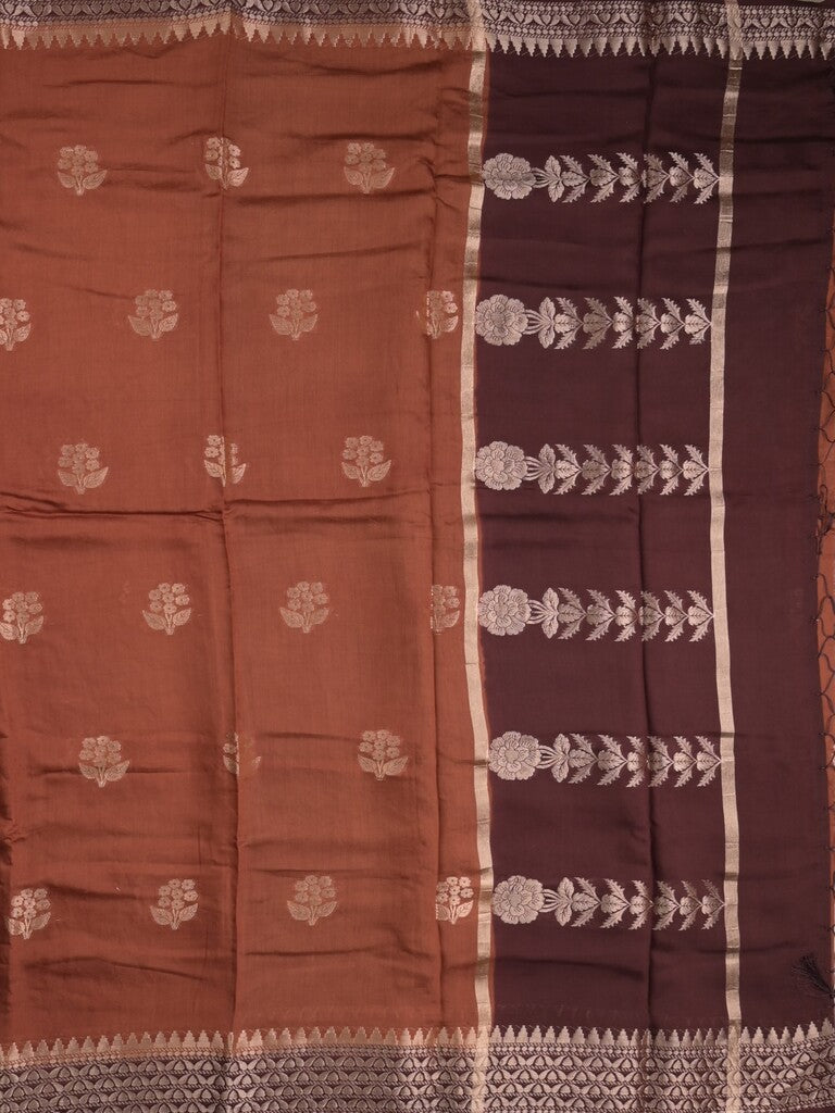 Maheshwari fancy saree with allover zari motifs & zari border with contrast blouse