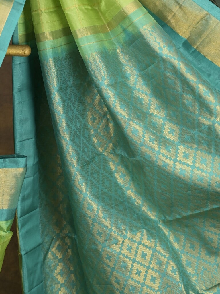 Gadwal pattu saree parrot green color allover zari weaves & kanchi border with rich pallu and contrast plain blouse