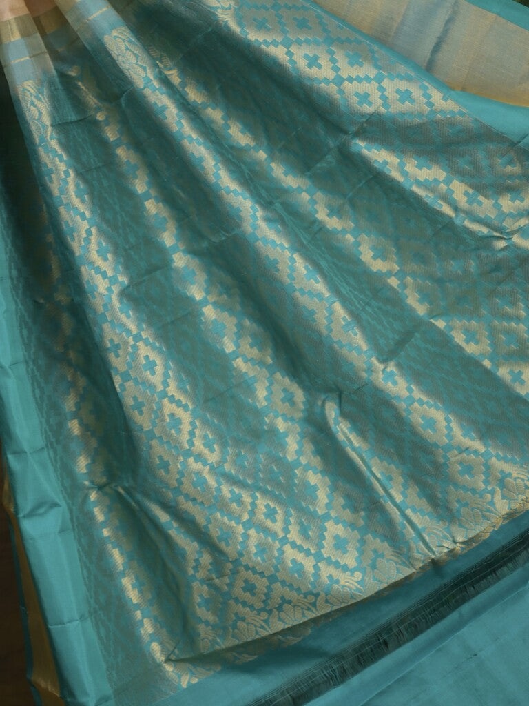 Gadwal pattu saree cream color allover zari weaves & kanchi border with rich pallu and contrast plain blouse