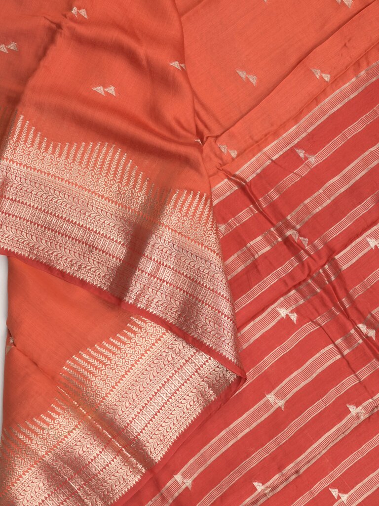 Maheshwari fancy saree allover zari motifs with zari border with contrast blouse