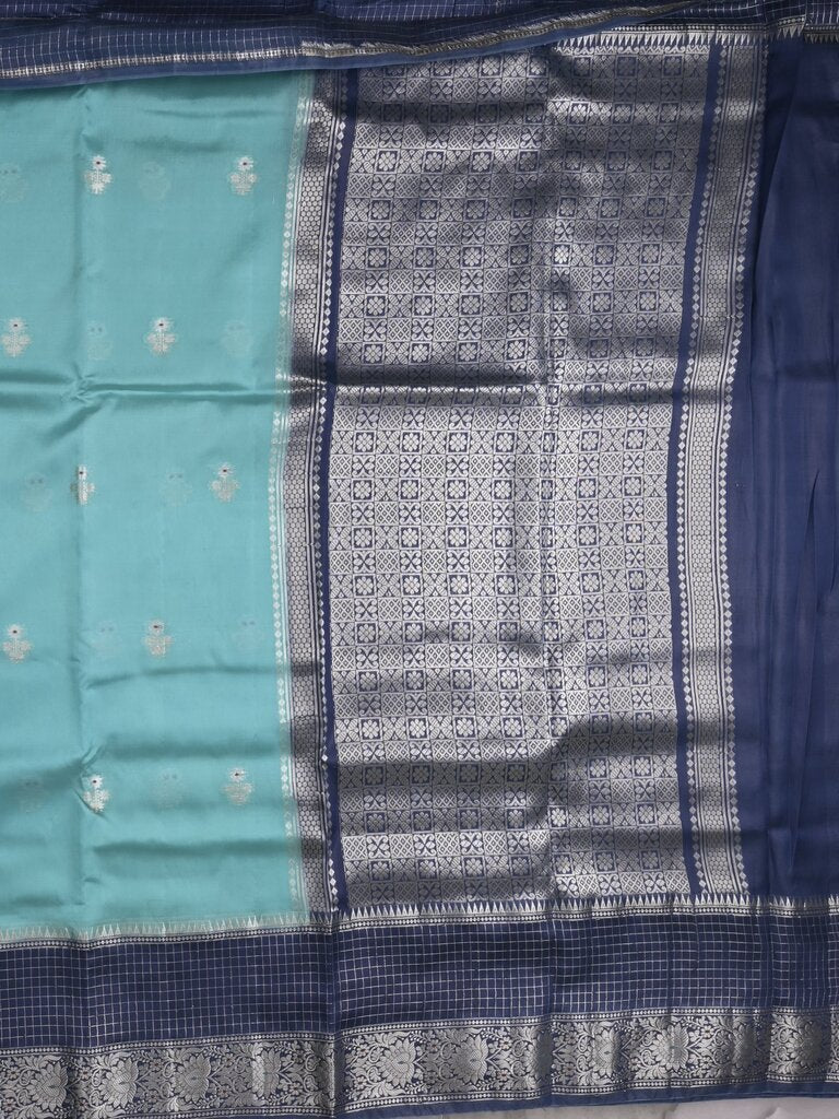 Green mango fancy saree allover zari motifs with contrast pallu and attached blouse