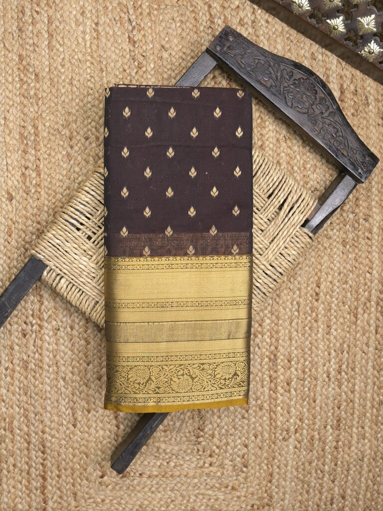 Seiko Raga zari-woven saree in black color with zari border and rich pallu & contrast blouse