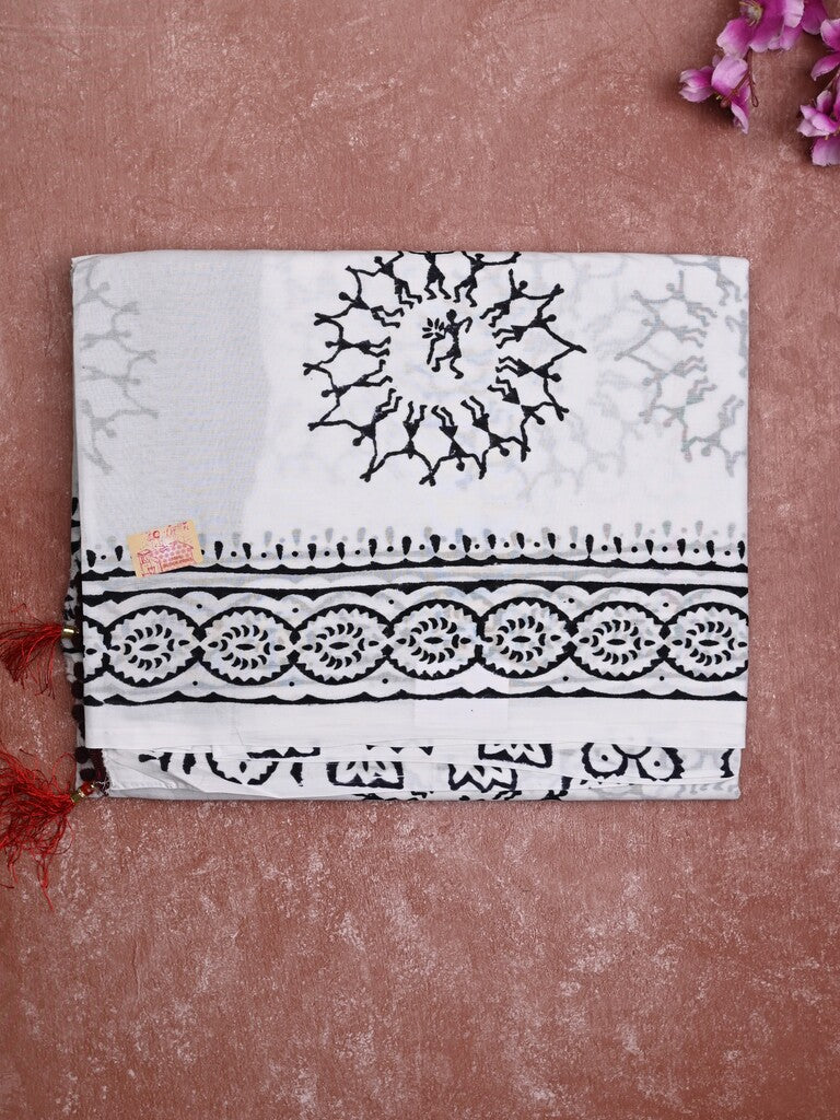 Mul cotton saree white color allover prints & printed border with printed pallu and plain contrast blouse