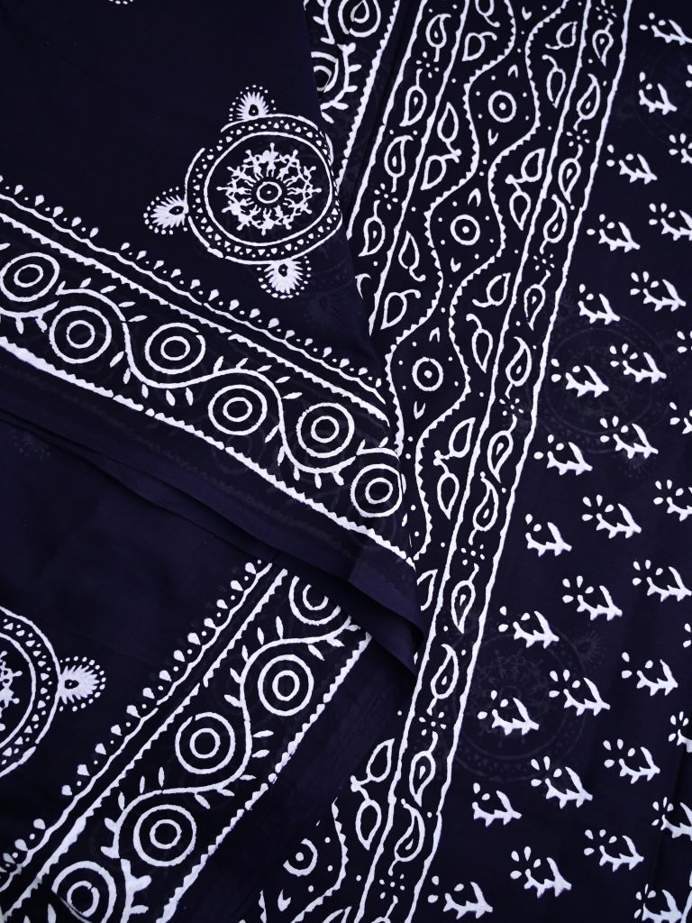 Mul mul cotton saree black color allover prints & printed border with printed pallu and contrast plain blouse