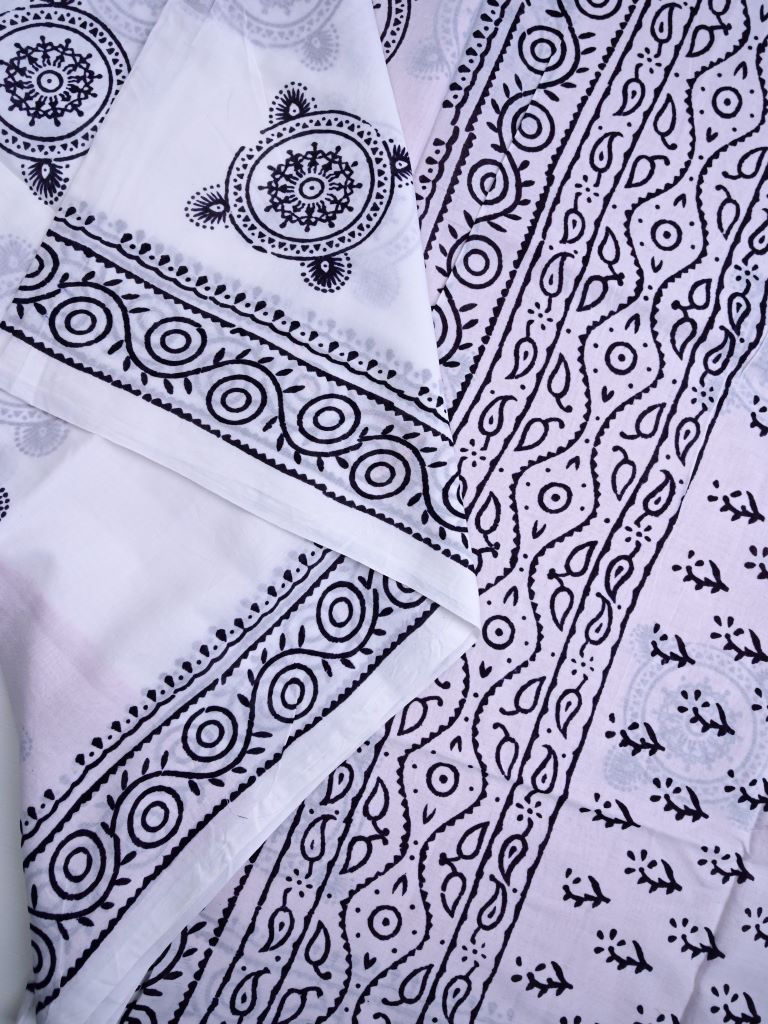 Mul mul cotton saree white color allover prints & printed border with printed pallu and contrast plain blouse