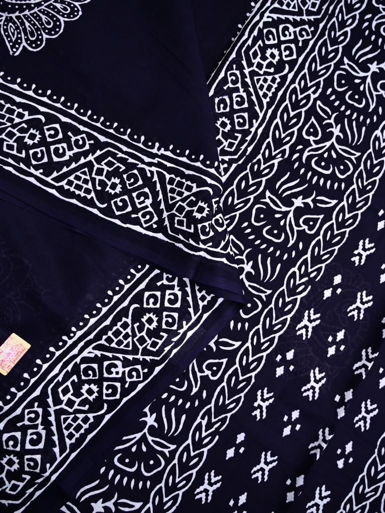 Mul mul cotton saree black color allover prints & printed border with printed pallu and contrast plain blouse