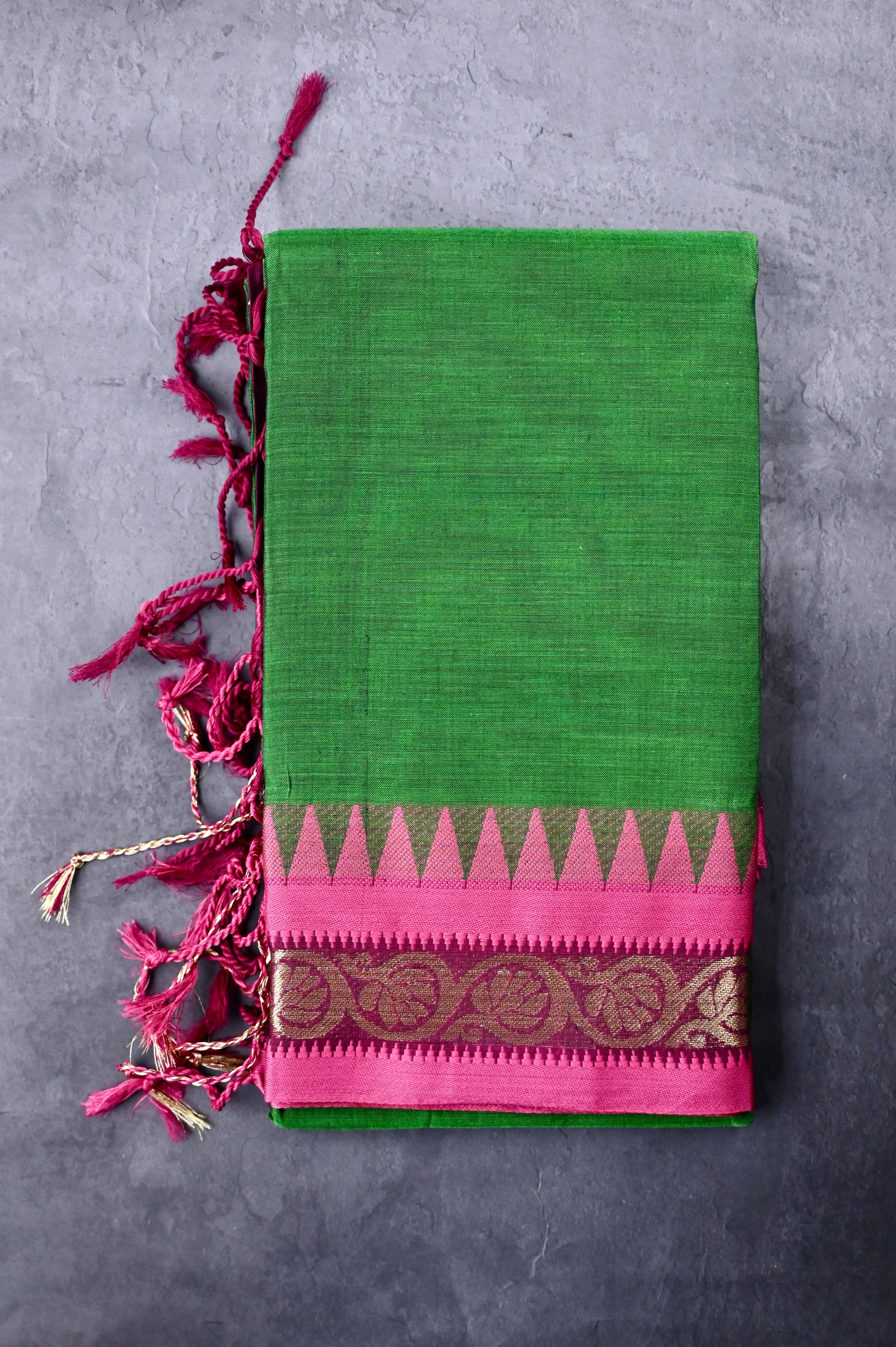 Dhaka cotton saree green and pink color with small zari border, big contrast pallu and plain blouse.