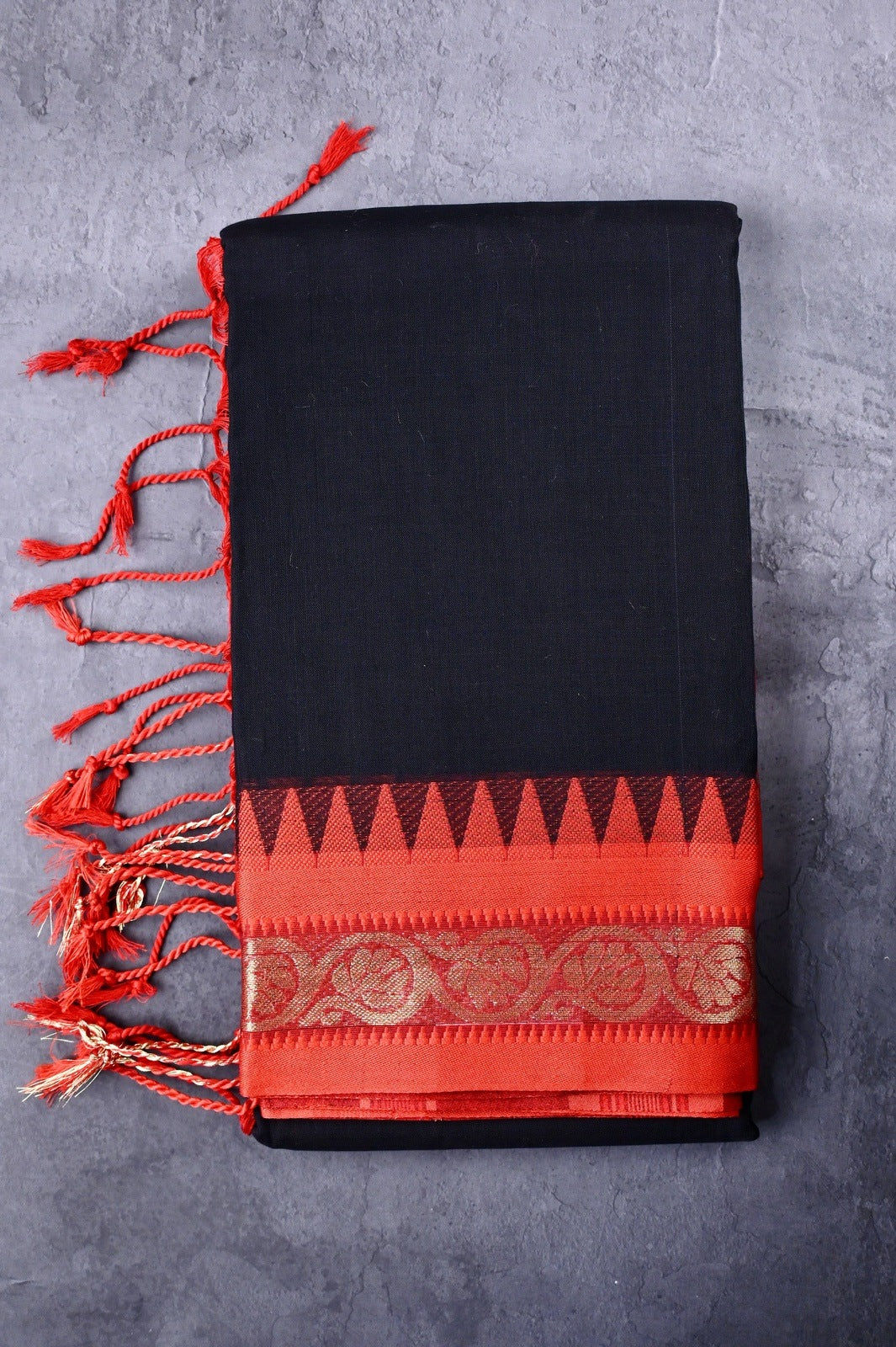 Dhaka cotton saree black and red color with small zari border, big contrast pallu and plain blouse.