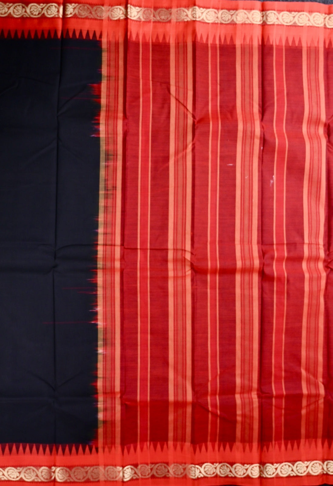 Dhaka cotton saree black and red color with small zari border, big contrast pallu and plain blouse.