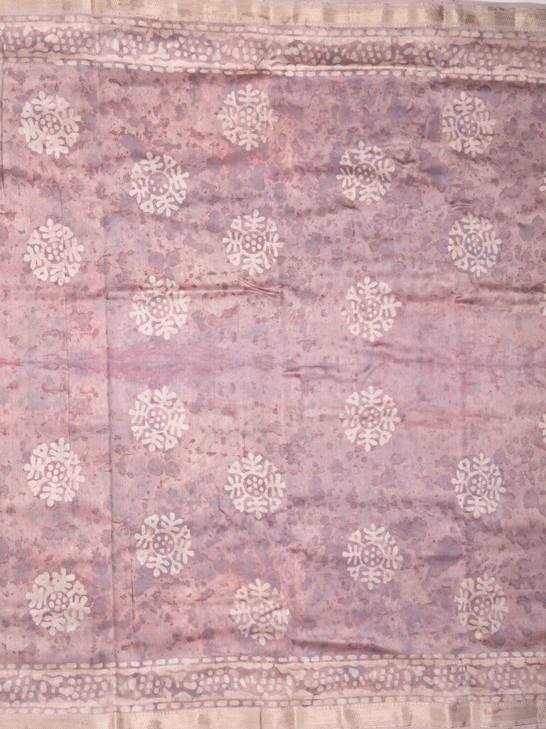 Maheshwari fancy saree onion pink color allover prints & zari border with short pallu and attached printed blouse