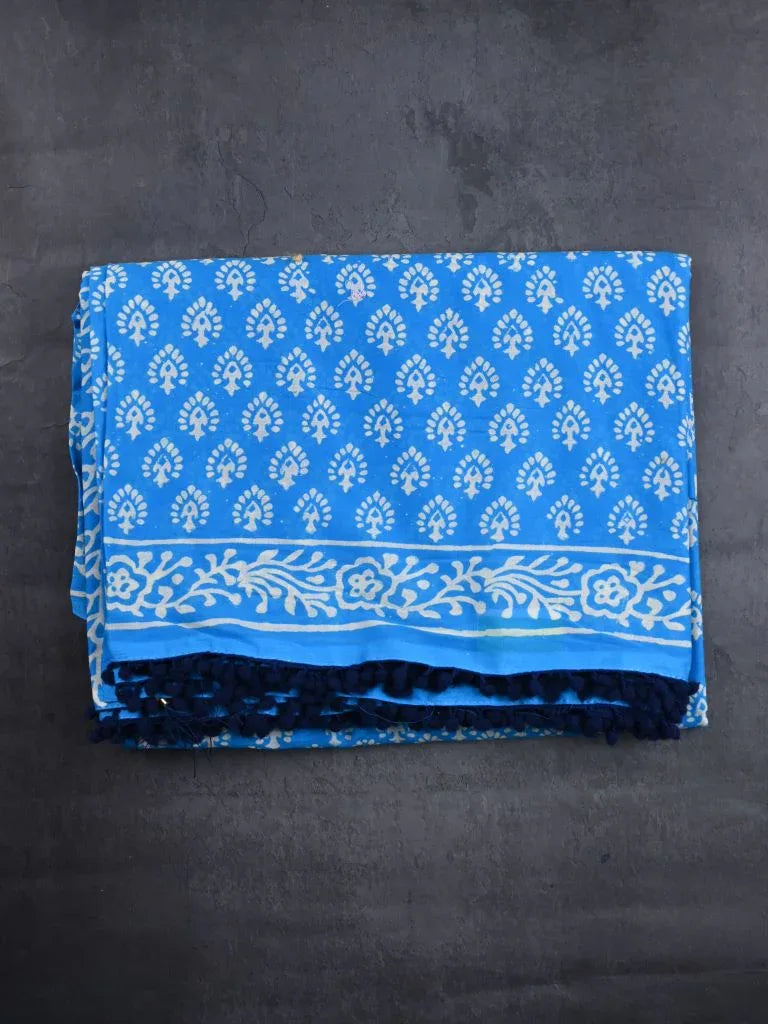 Mul mul cottton saree sky blue color allover prints & fancy border with printed pallu and attached plain blouse